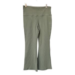 Athleta Sage Green Ribbed Wide Leg Crop Pants Workout Size L Exercise